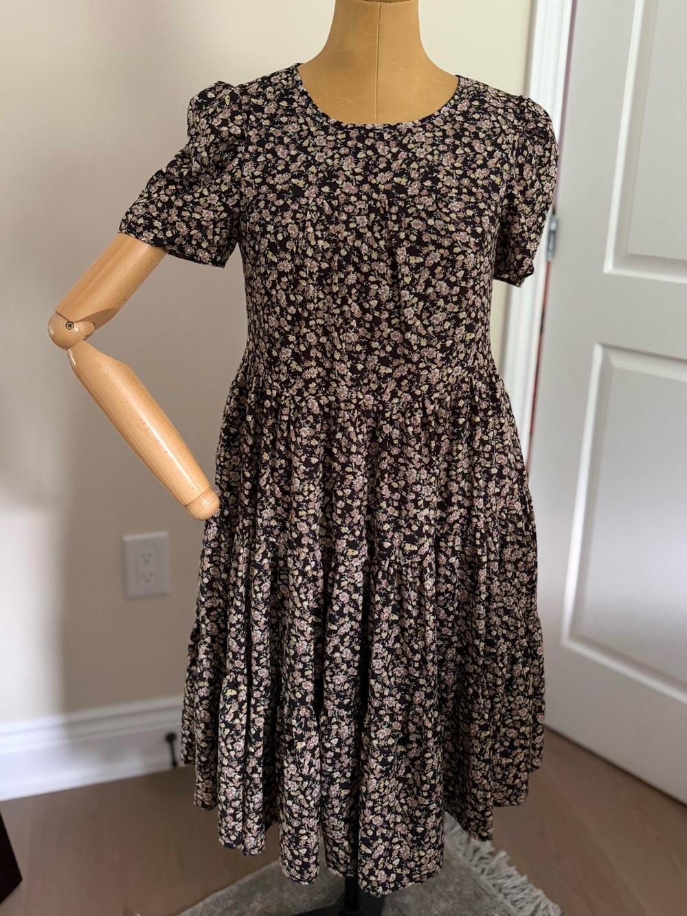 NWT CALISTA Floral Tiered Midi Dress in Black and Mauve (S)